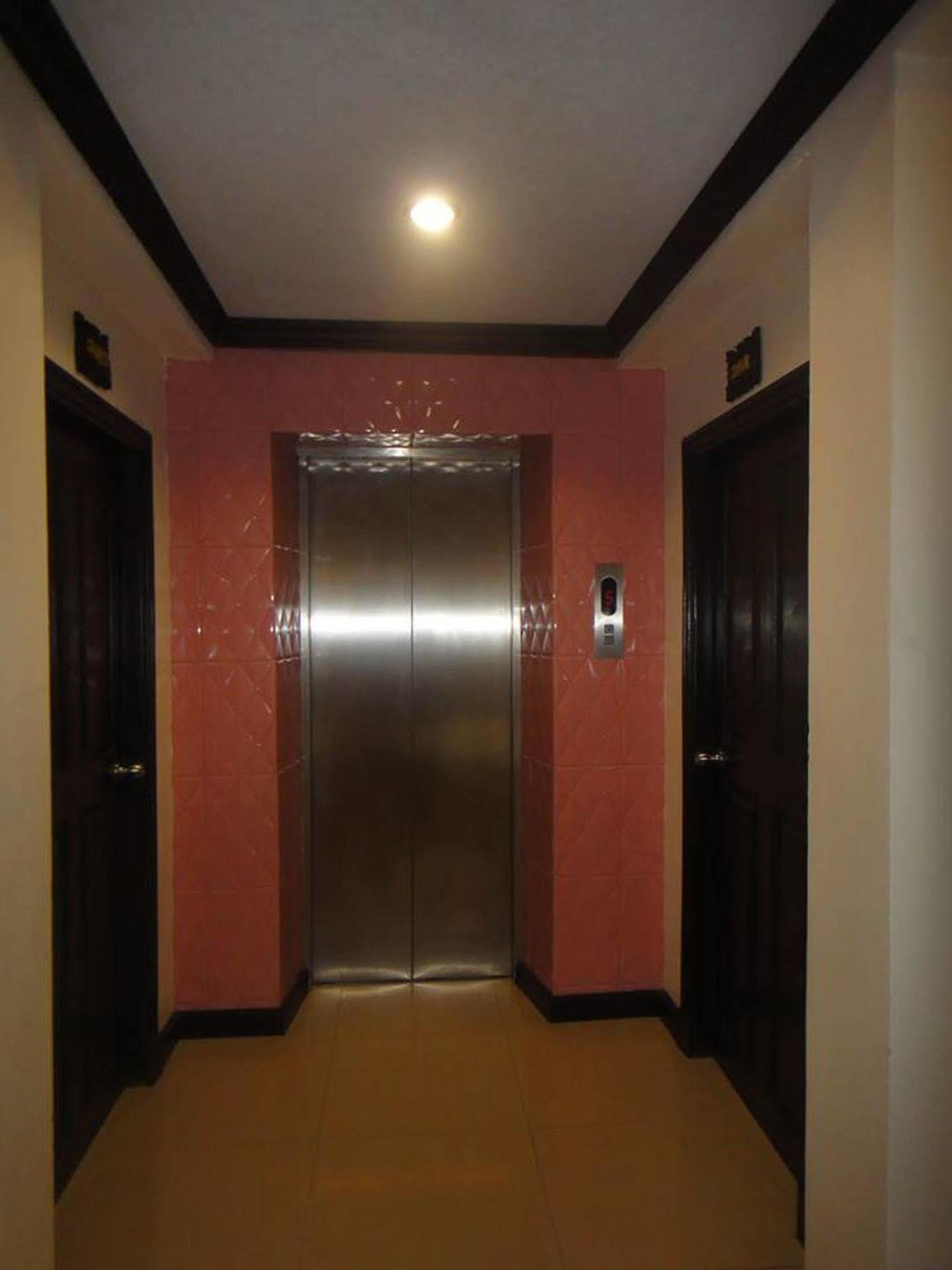 Safe House Hostel Patong Exterior photo